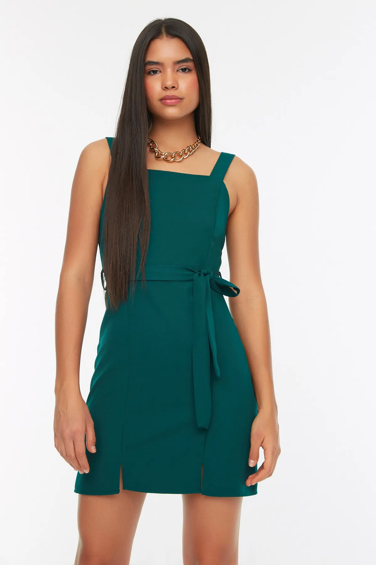 Trendyol Collection  Grünes, gerade geschnittenes Mini-Webkleid mit Schlitz und quadratischem Ausschnitt und Gürtel TWOSS20EL0977