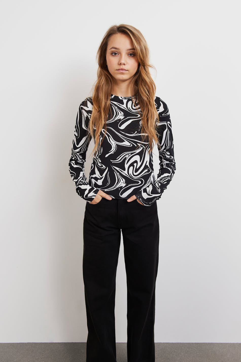 S cutout swirl top