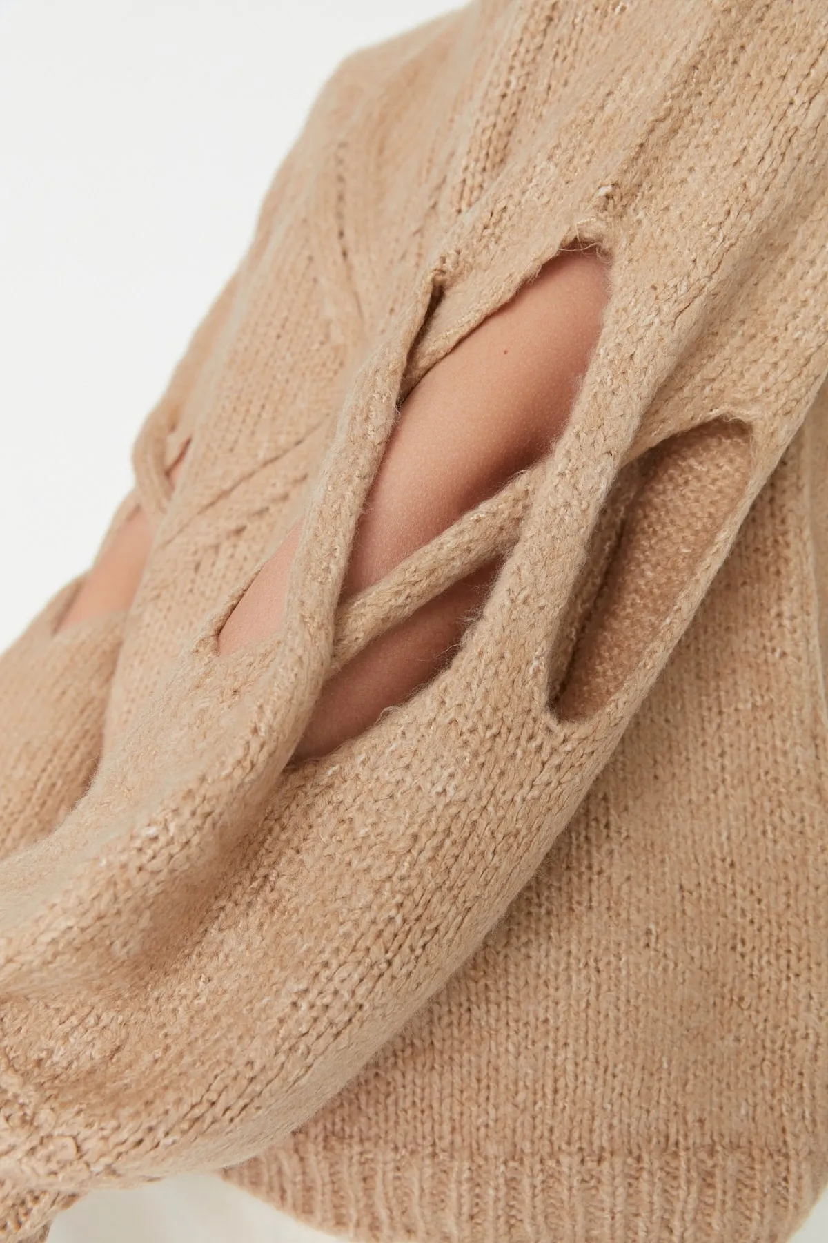 Trendyol Collection  Beiger Strickpullover mit weichem Strukturmuster, Stehkragen, Fenster-/Ausschnittdetail TWOAW22KZ0214