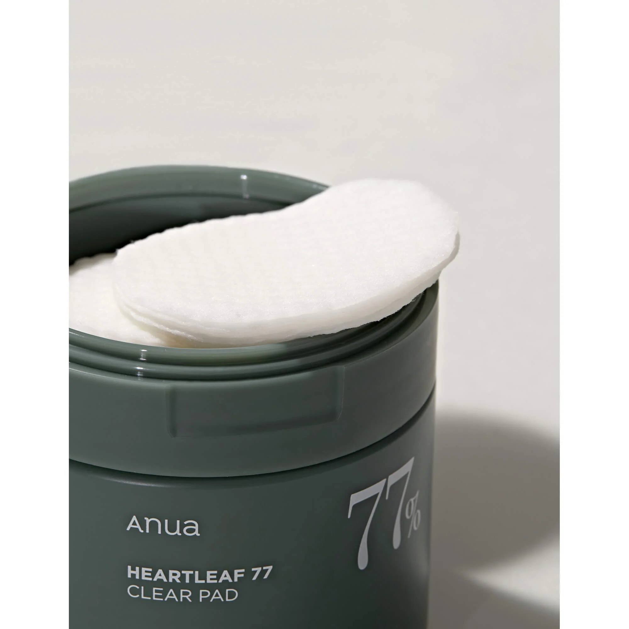 HEARTLEAF 77% Clear Pad - Lysnende ansigtsmaske, fugtgivende ansigtspeeling