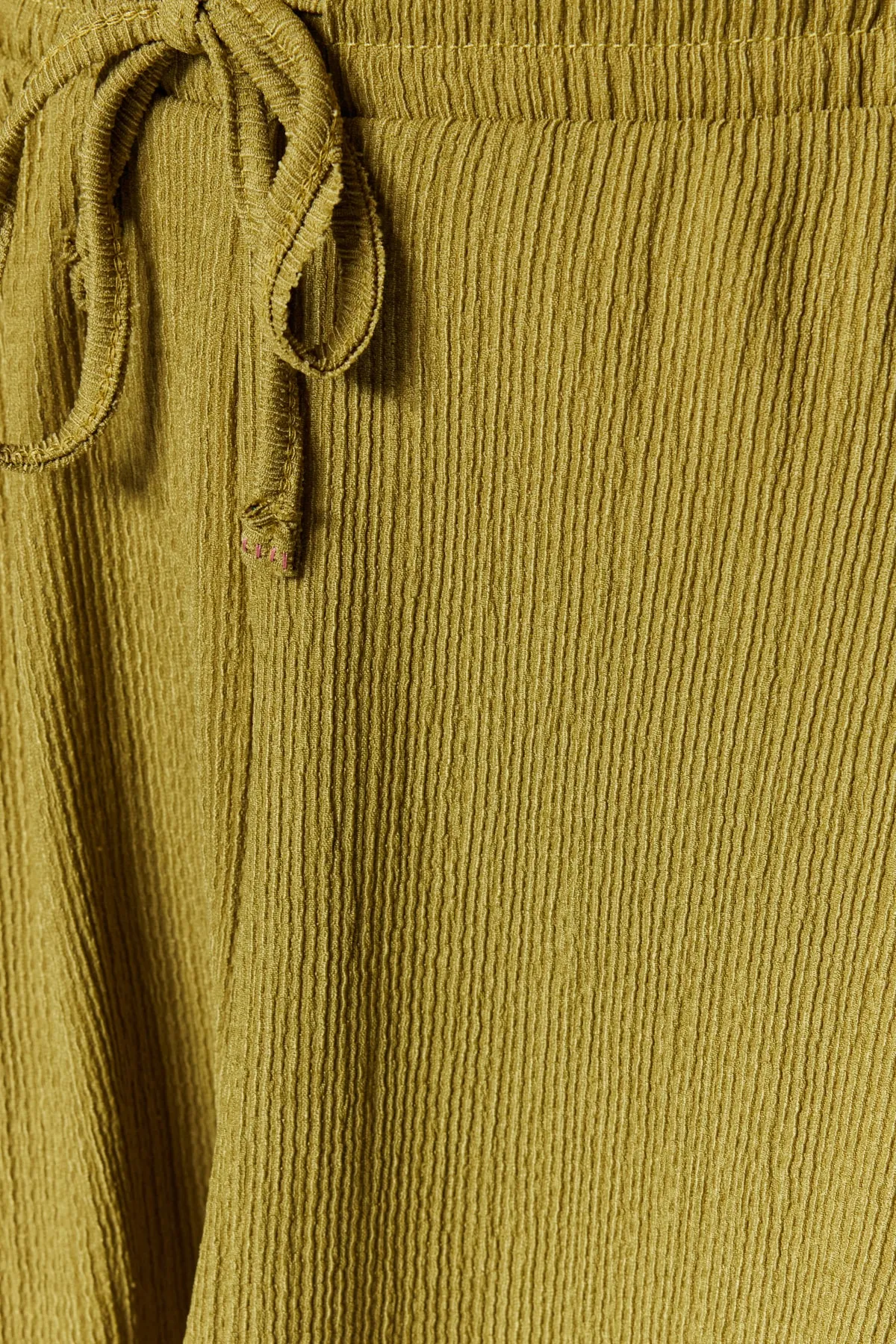 Trendyol Collection  Ölgrüne Shorts mit lockerer Passform und normaler Taille, Wickel-/Strukturstrick-Shorts TWOSS22SR0212