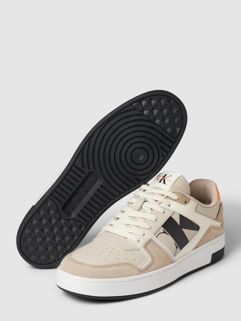 Sneaker mit tonalem Besatz Modell 'BASKET' in beige