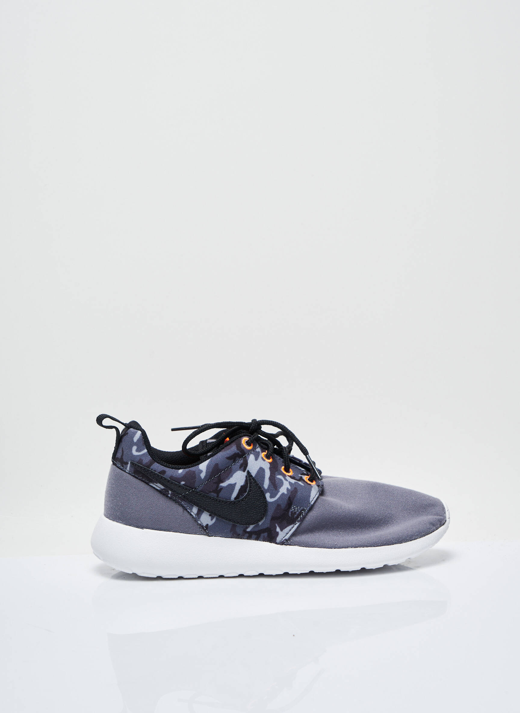 Nike Baskets Unisexe couleur gris