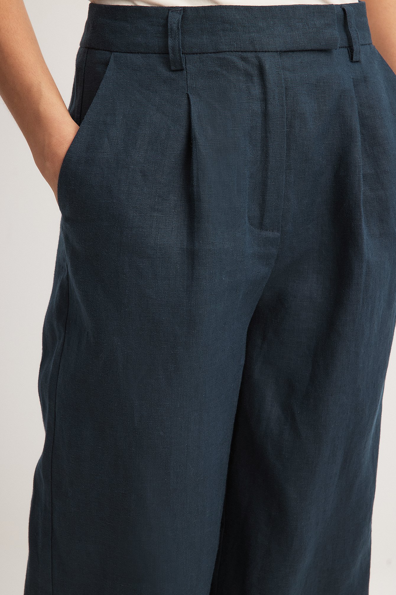 Leinenhose mit weiten Beinen