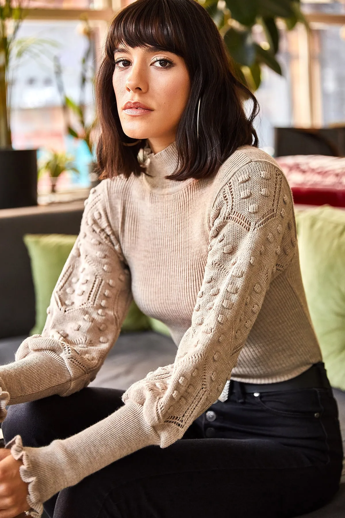 Olalook  Damen-Pullover mit Rippenmuster und Stehkragen mit steinfarbenen Ärmeln KZK-19000383
