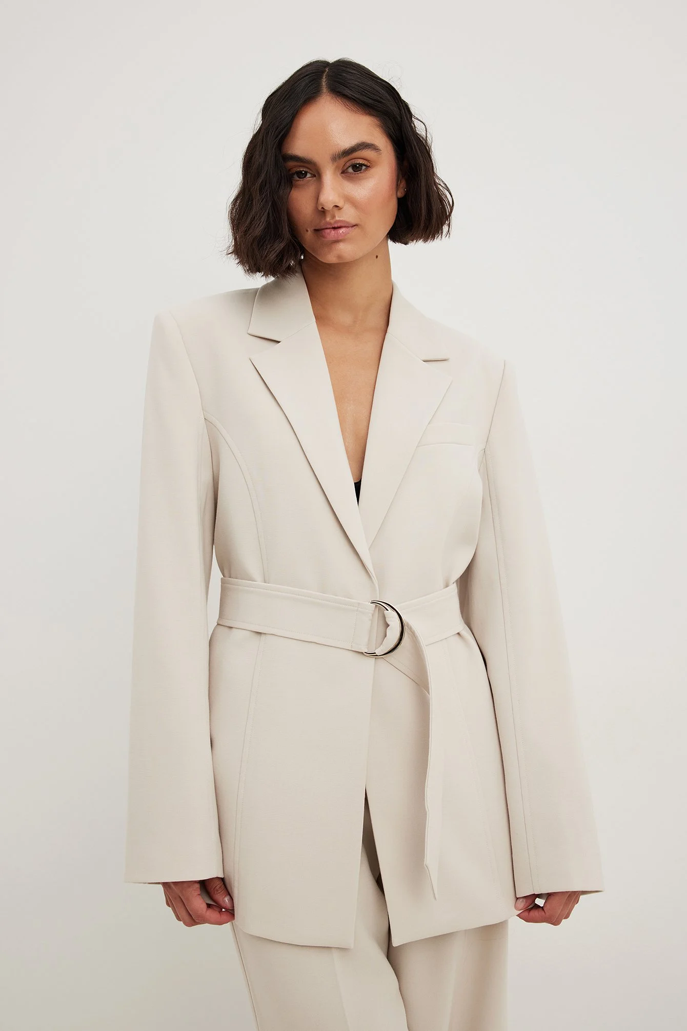 Blazer mit D-Ring-Gürtel und breiten Schultern