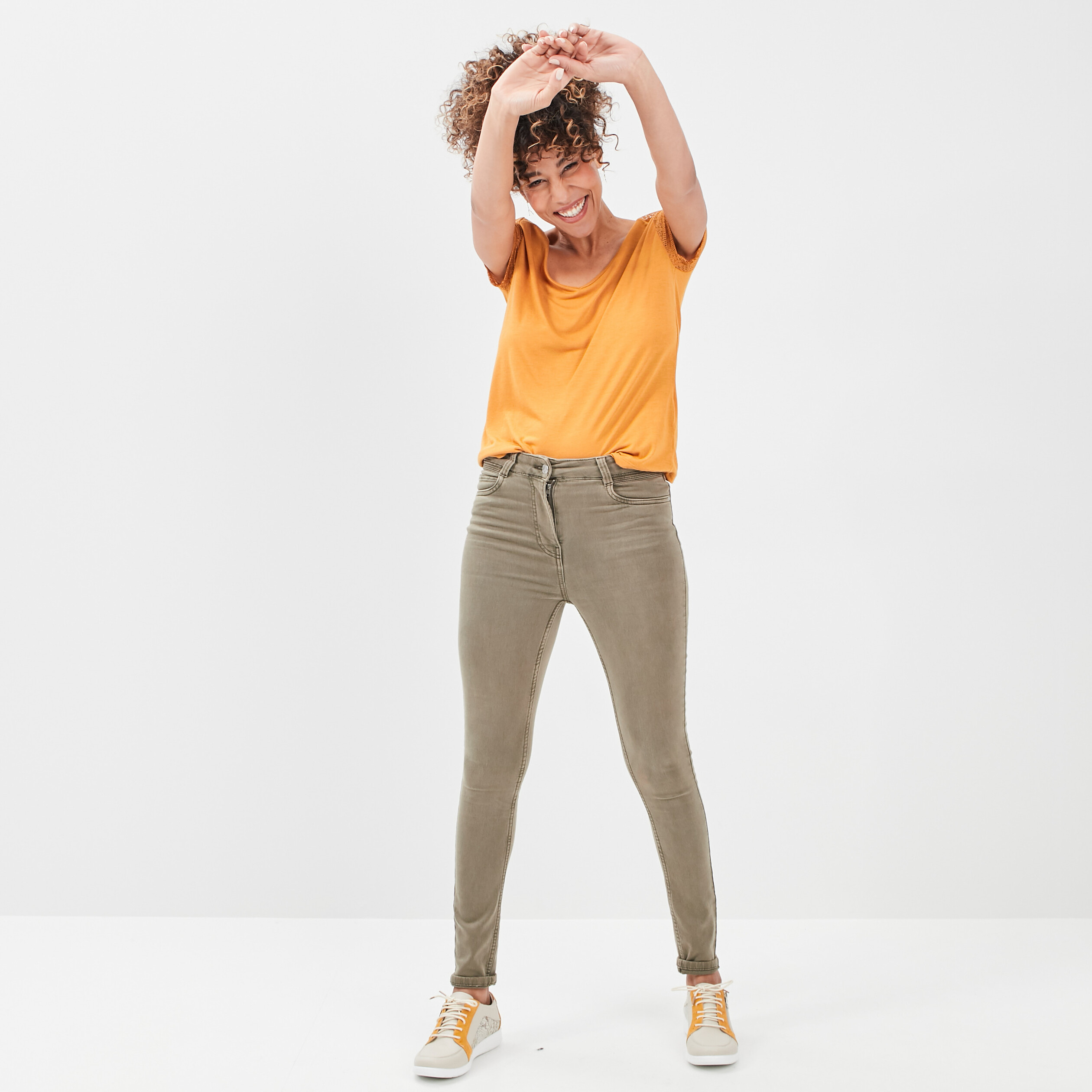 T-shirt manches courtes détail dentelle jaune moutarde femme | La Halle