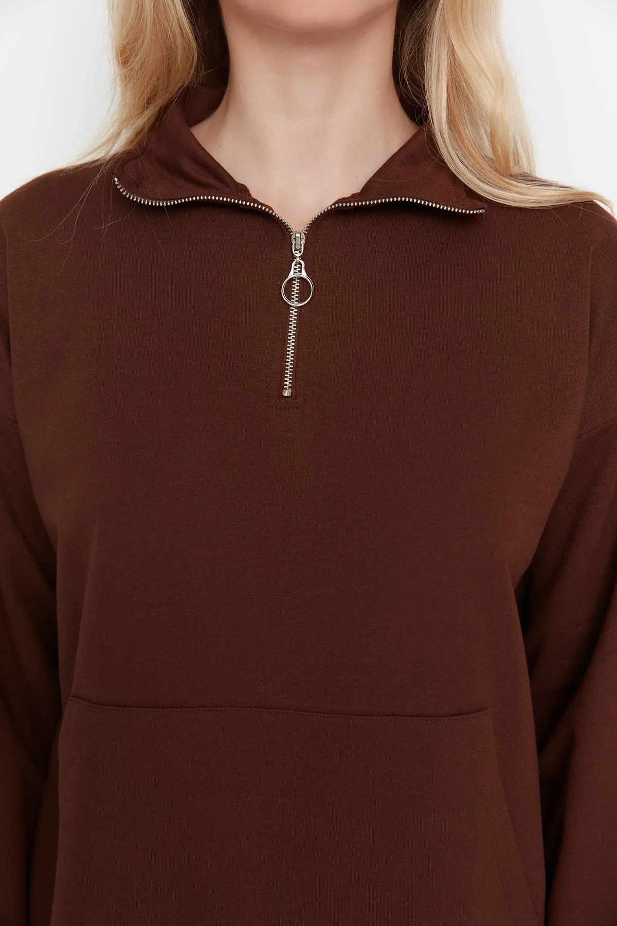 Trendyol Collection  Braunes dünnes Strick-Sweatshirt mit Reißverschluss und Taschendetail TWOAW23SW00005