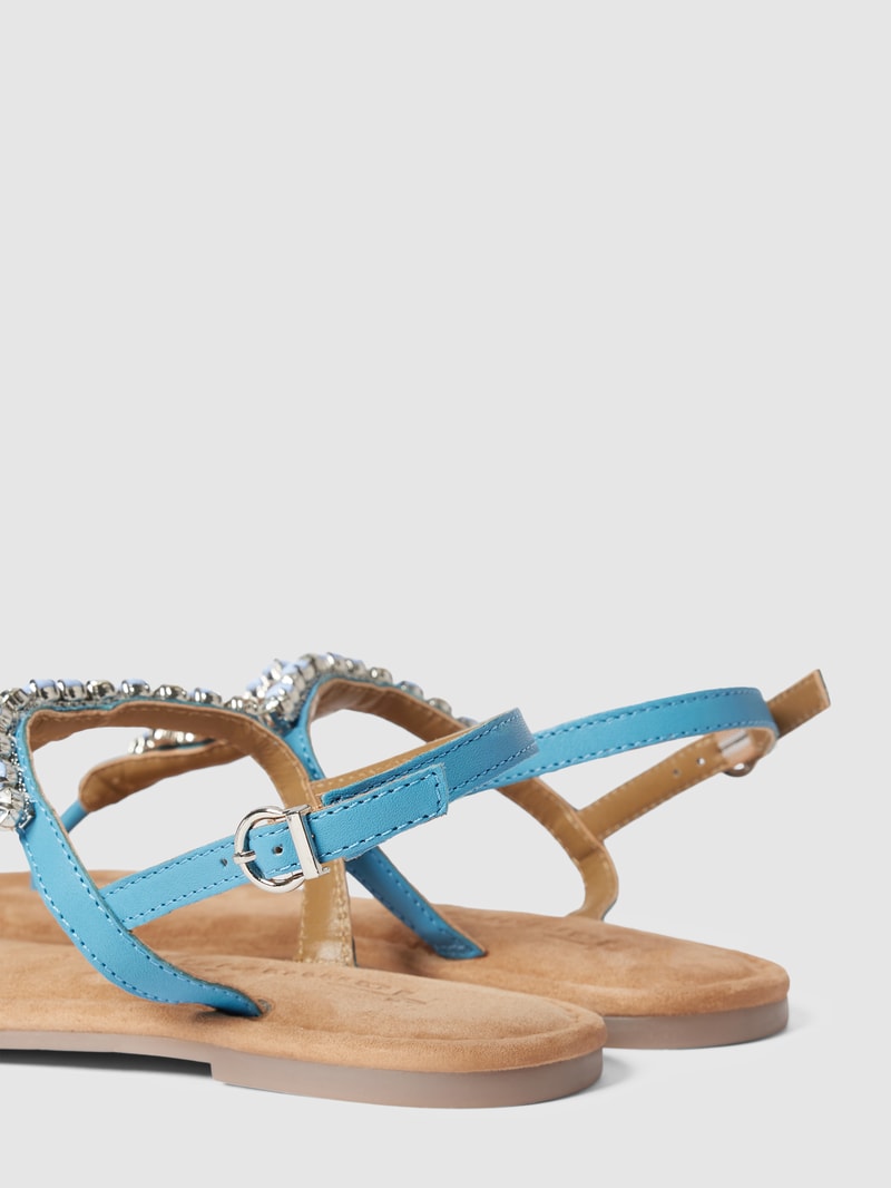 Sandalen mit Ziersteinbesatz in hellblau