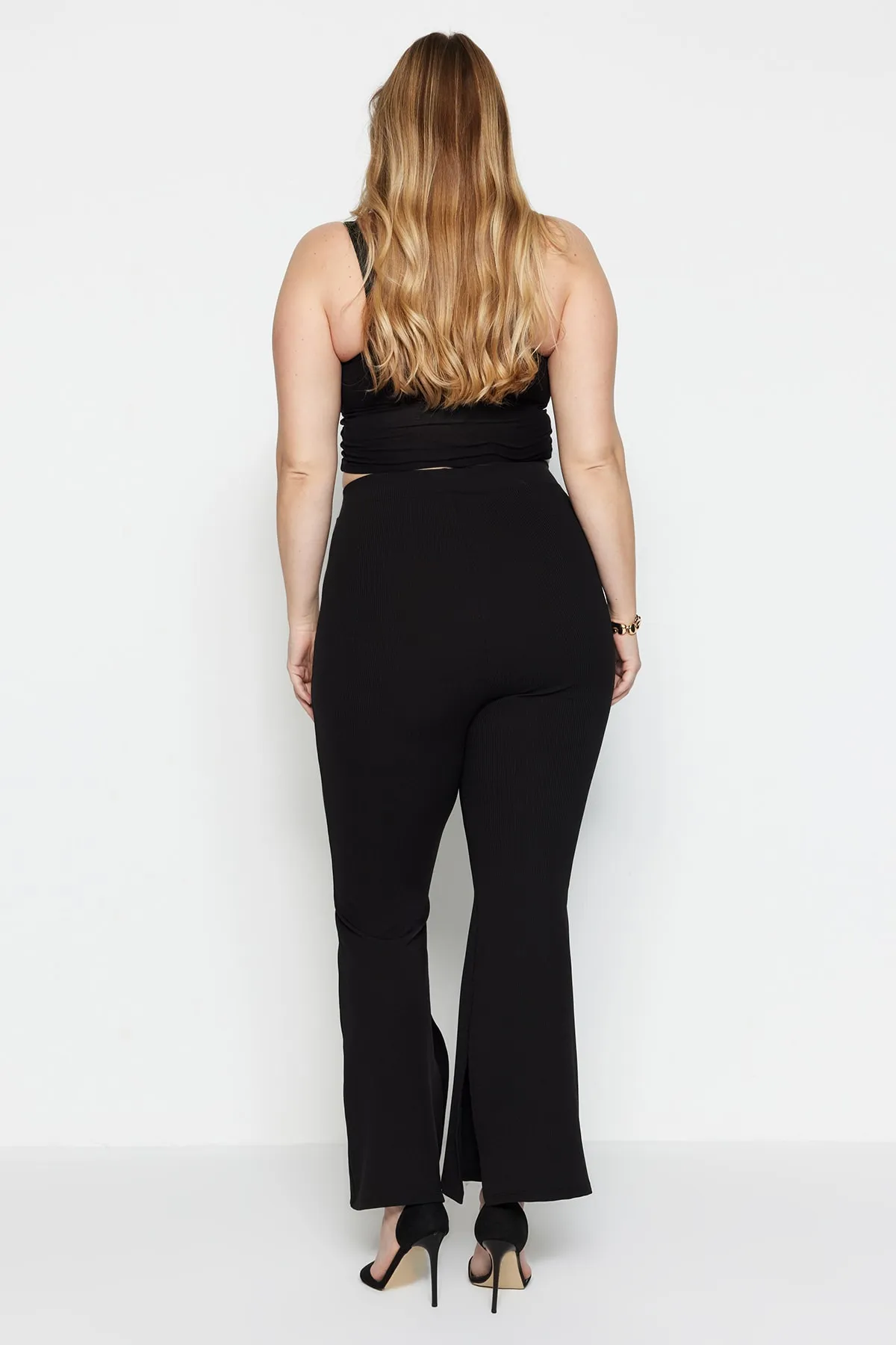 Trendyol Curve  Schwarze spanische Strickhose mit Schlitz TBBAW23AR00030