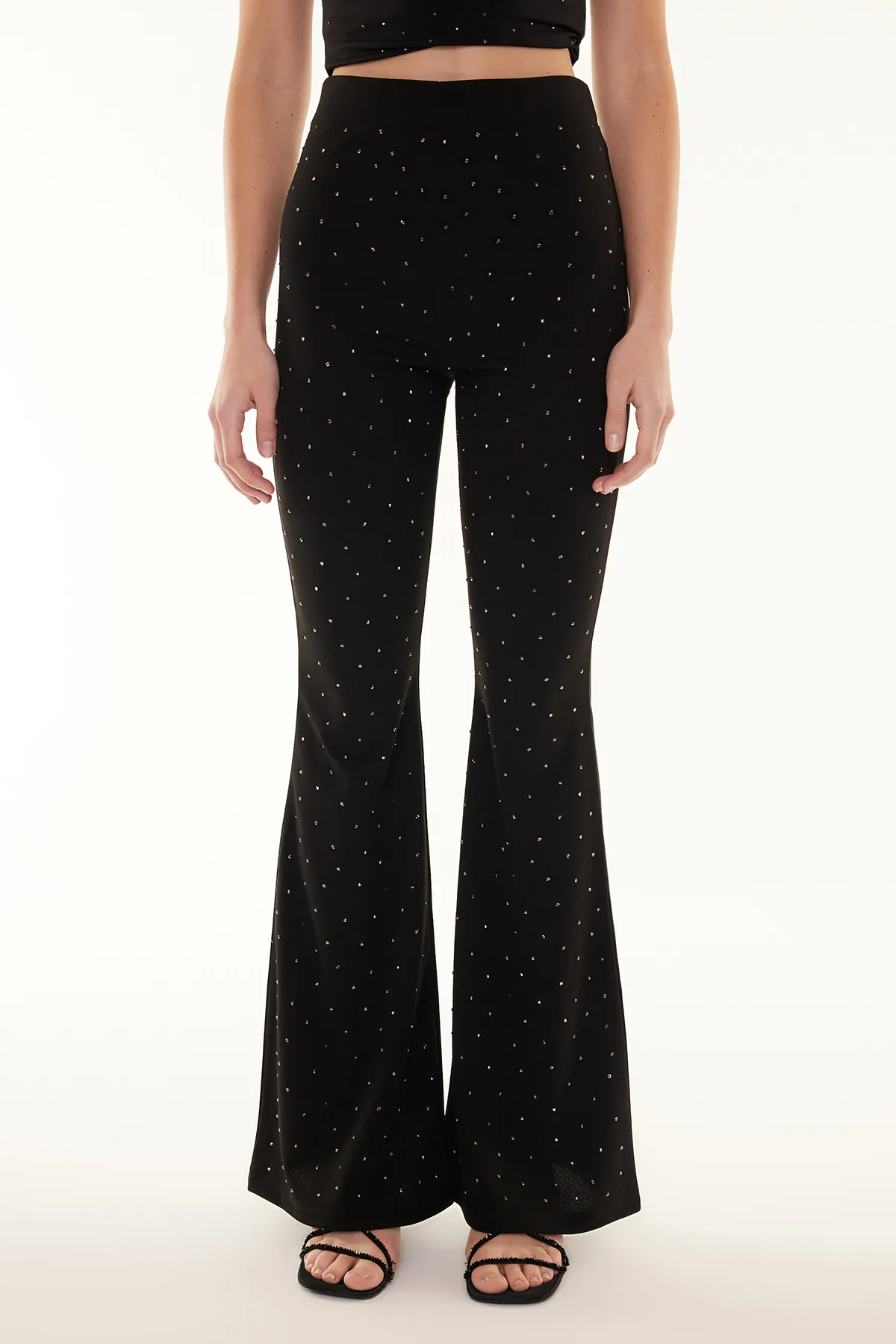 Trendyol Collection  Schwarze gestrickte, glänzende, juwelenbesetzte Hose TPRSS24PL00008