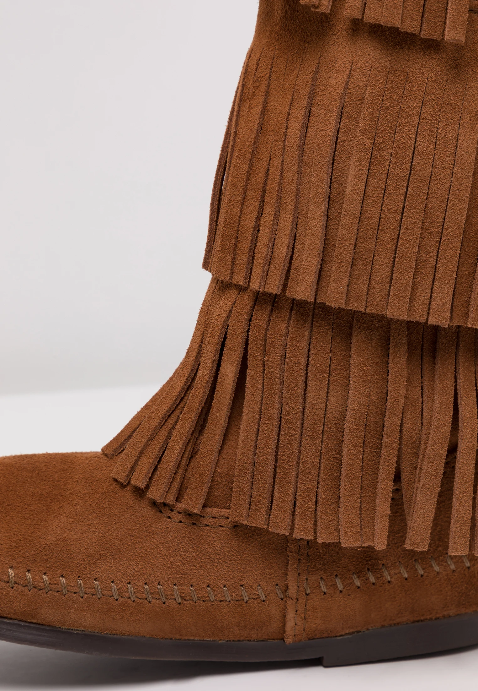 Botas altas Minnetonka de 3 capas con flecos
