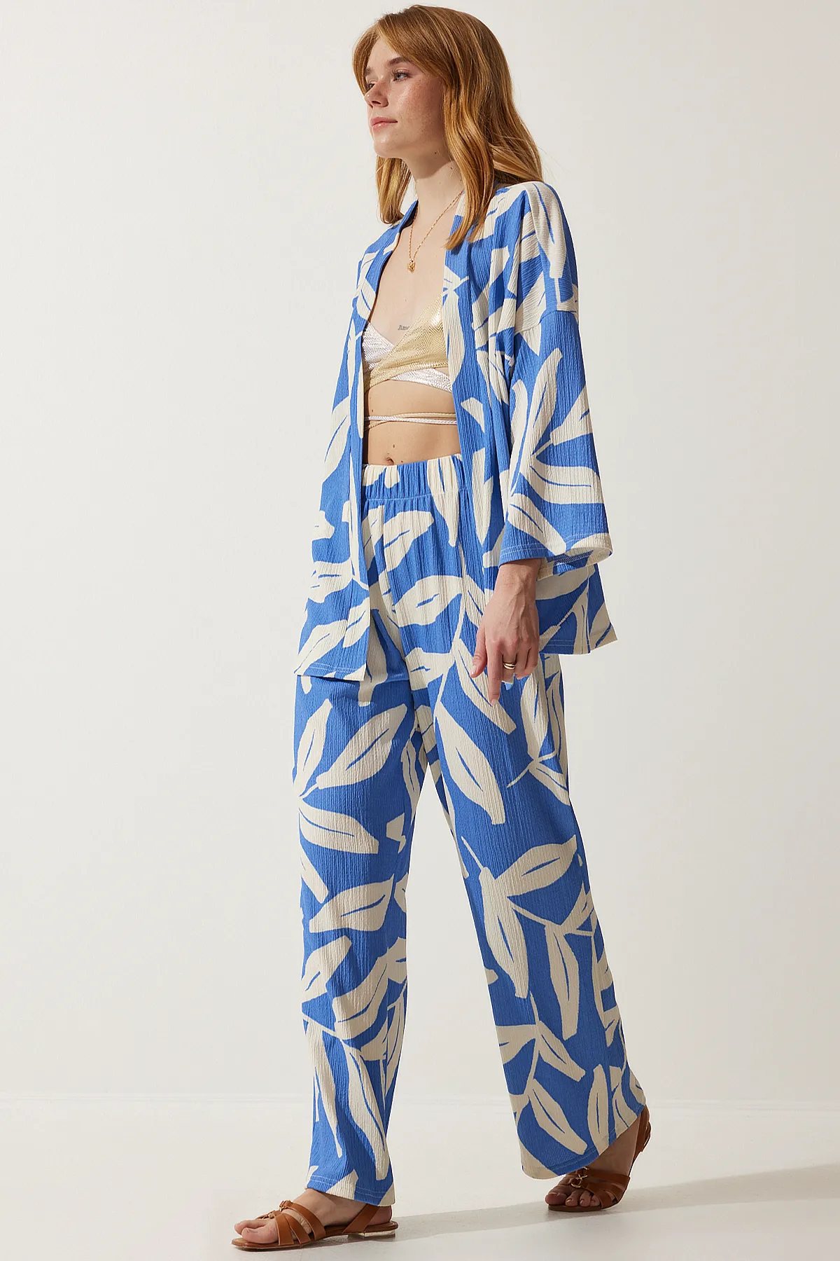 Happiness İstanbul  Himmelblaues gemustertes Crinkle-Sommerjacke-Palazzo-Set für Damen DD01304