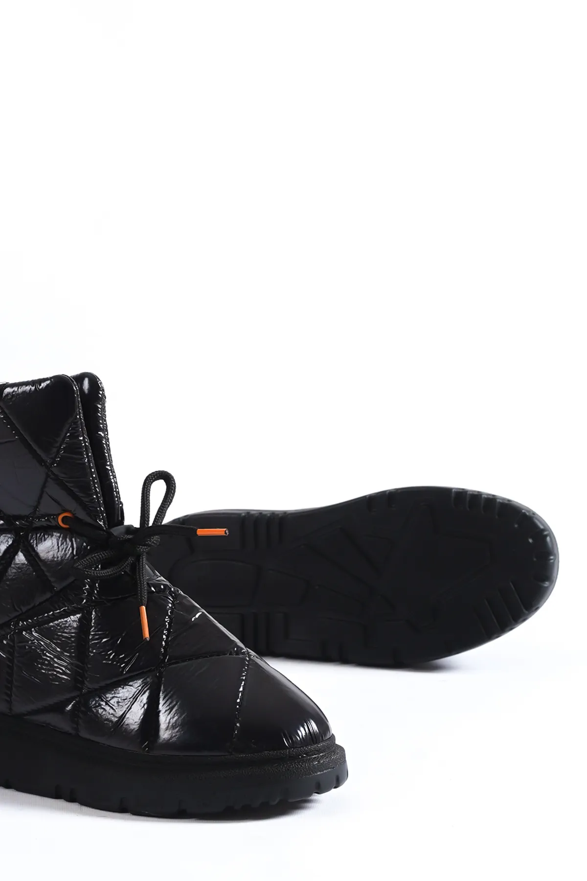 Capone Outfitters  Gesteppte Damen-Schneestiefel aus Fallschirmstoff mit verstellbarer Knöchelschnalle