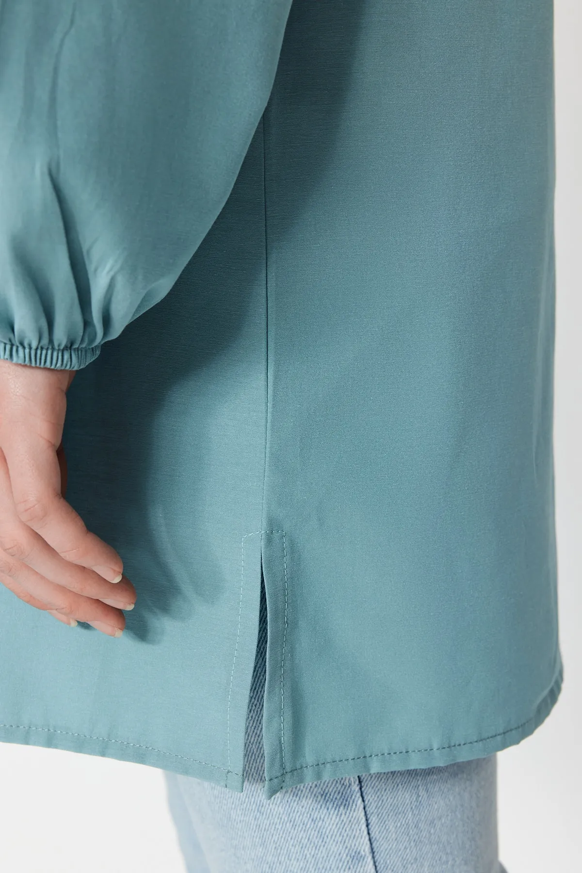 Trendyol Modest  Mintfarbene gewebte Tunika mit Babykragen TCTSS21TN0089