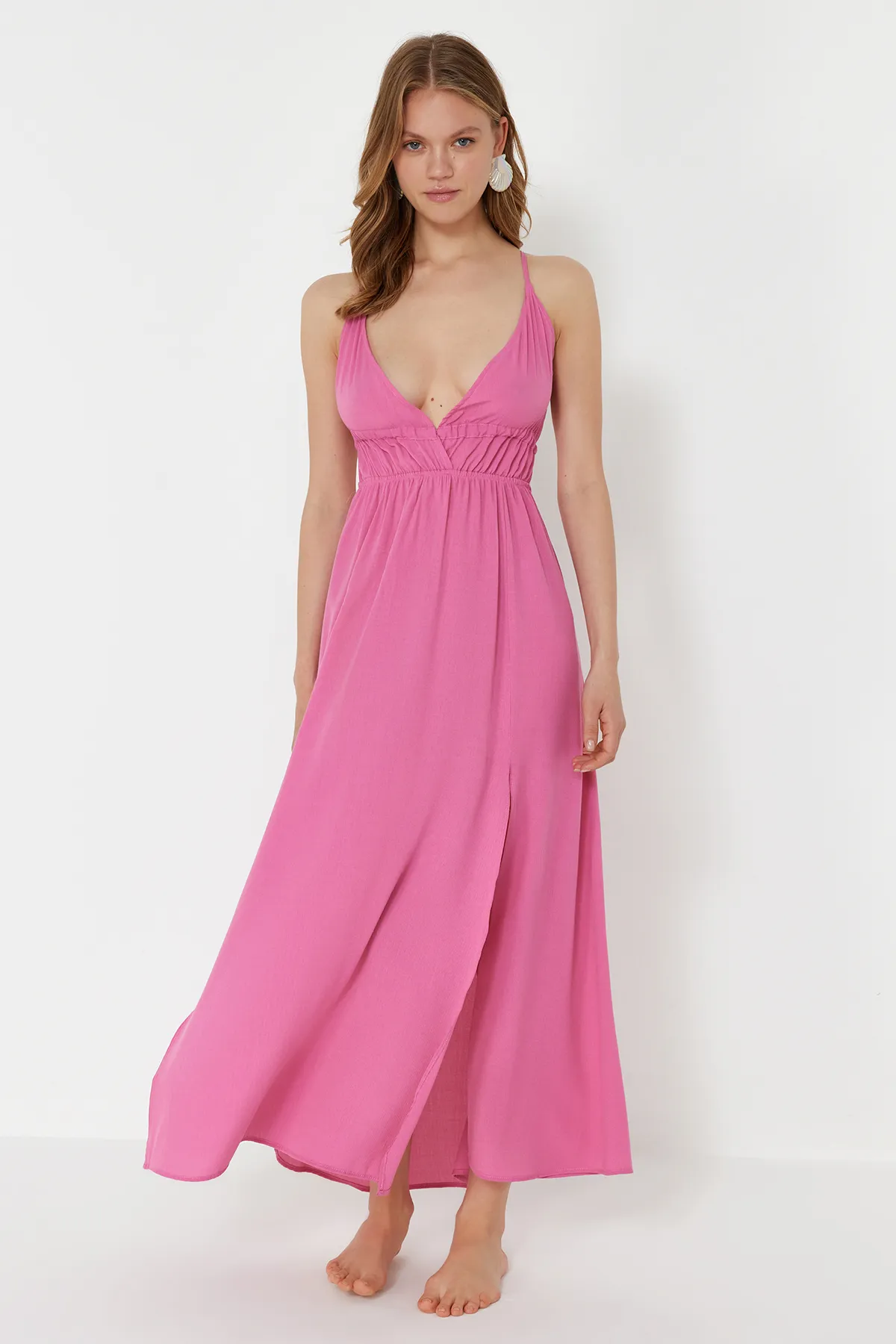 Trendyol Collection  Rosa, gewebtes, gerafftes Maxi-Strandkleid TBESS23EL00063
