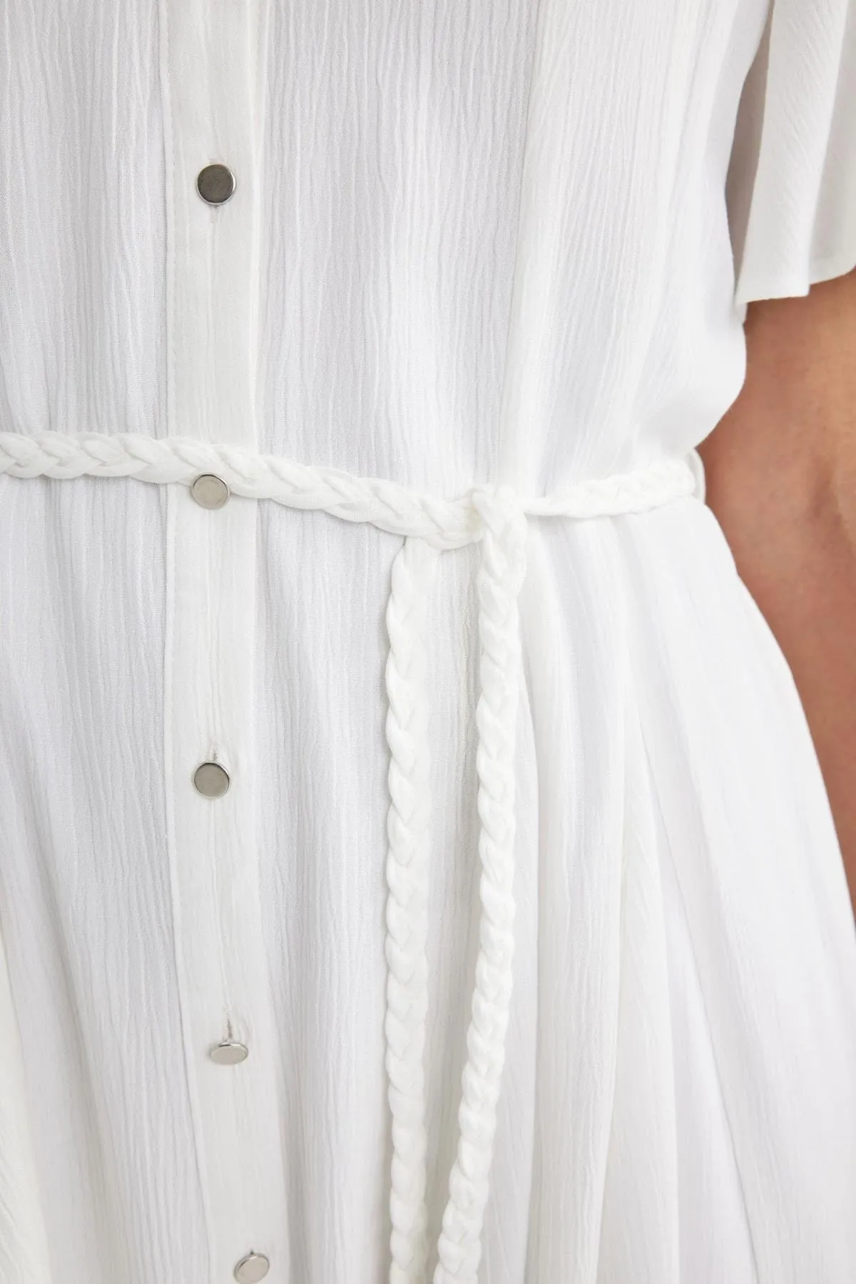 DeFacto  Kurzärmliges Minikleid aus Crinkle-Viskose mit Hemdkragen A9263ax23hs