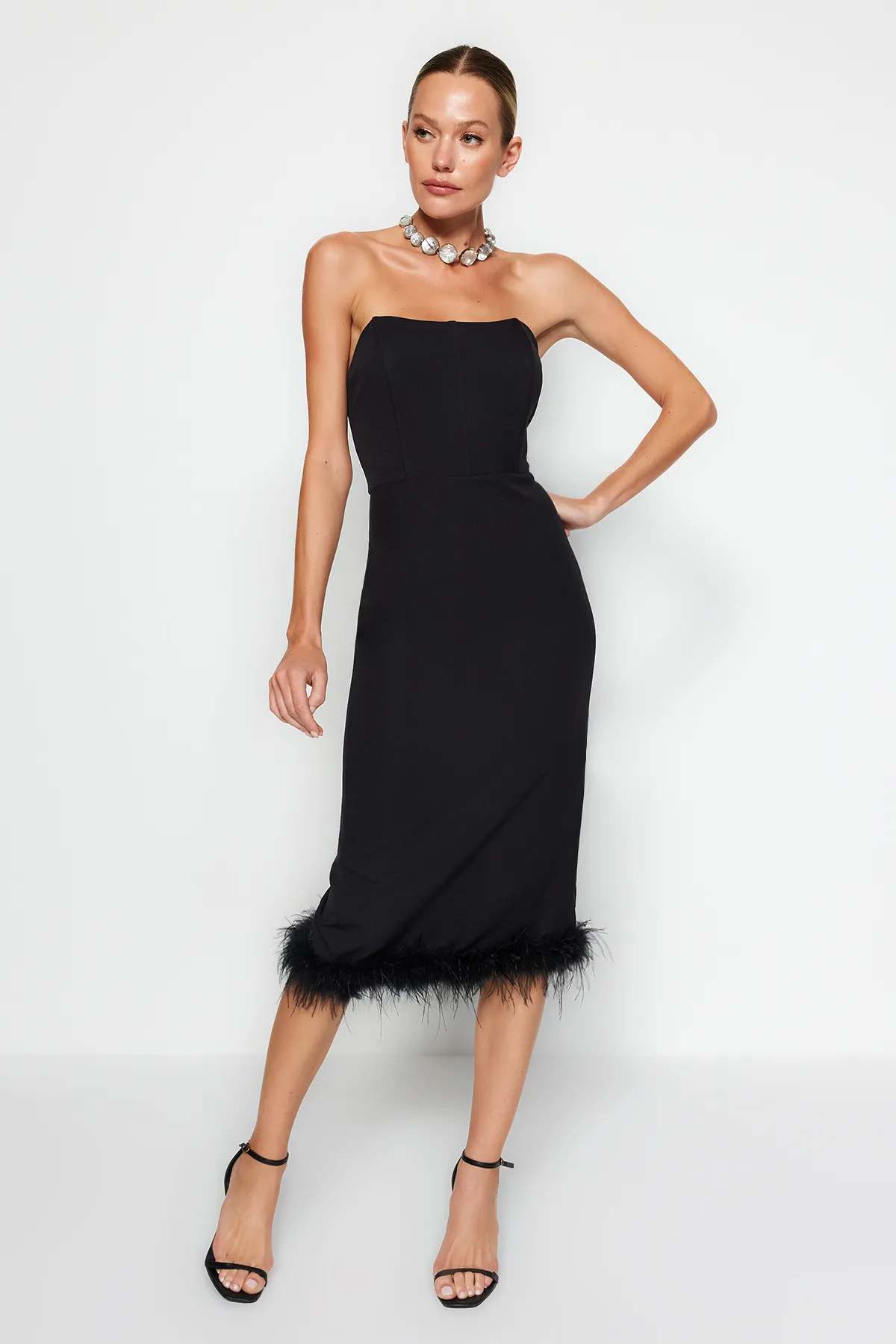 Trendyol Collection  Schwarzes, tailliertes, gewebtes Korsett-detailliertes, elegantes Abendkleid mit Otriches TPRAW24EL00182
