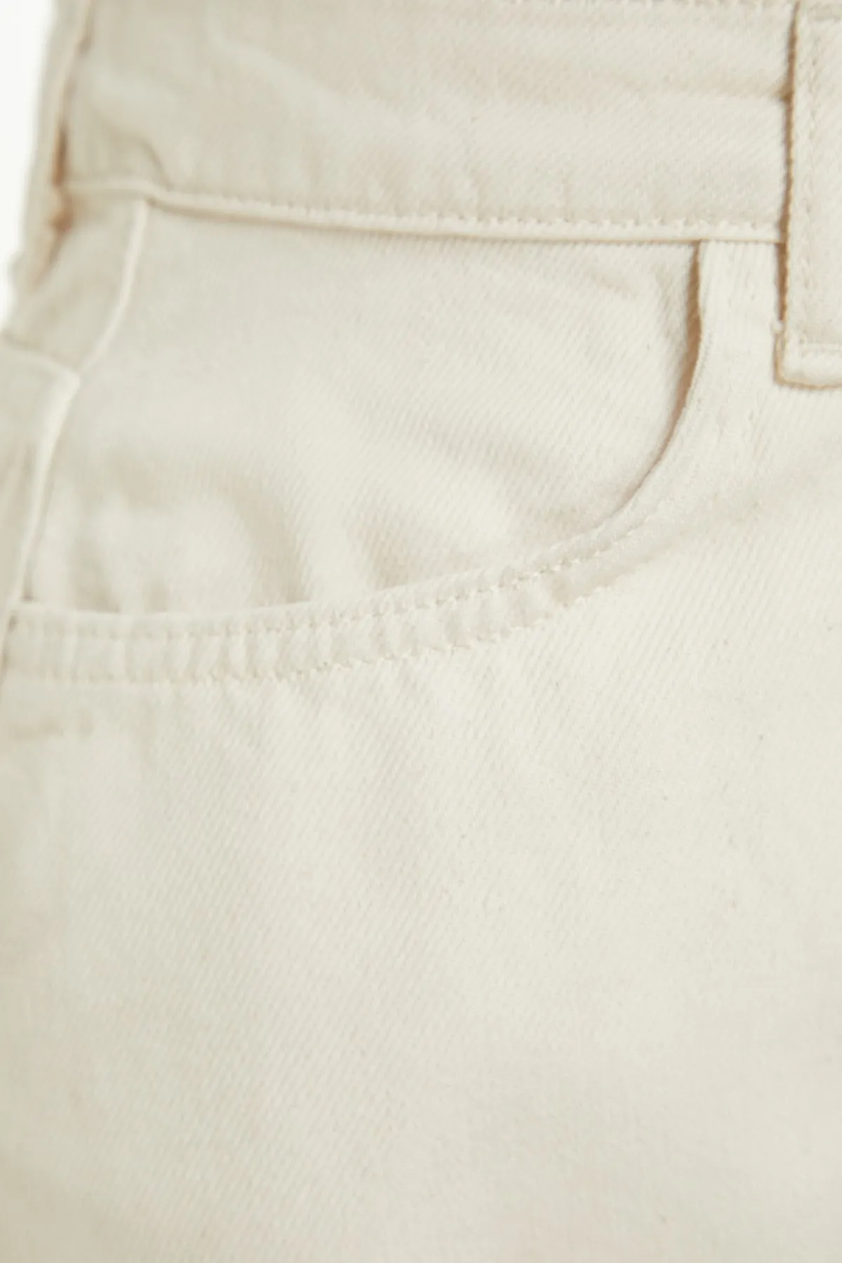 Trendyol Collection  Ecrufarbener Jeansrock mit Knopfleiste und hoher Taille TWOSS23ET00359