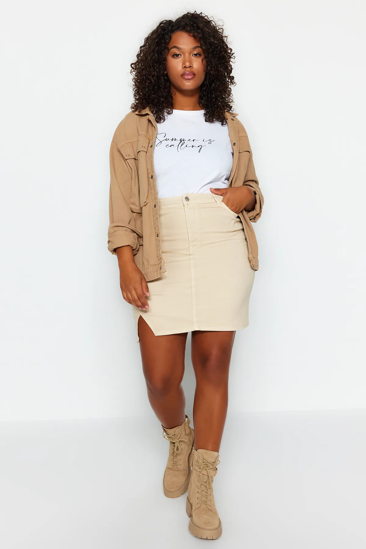 Trendyol Curve  Beigefarbener Jeansrock in A-Linie TBBAW24AZ00031