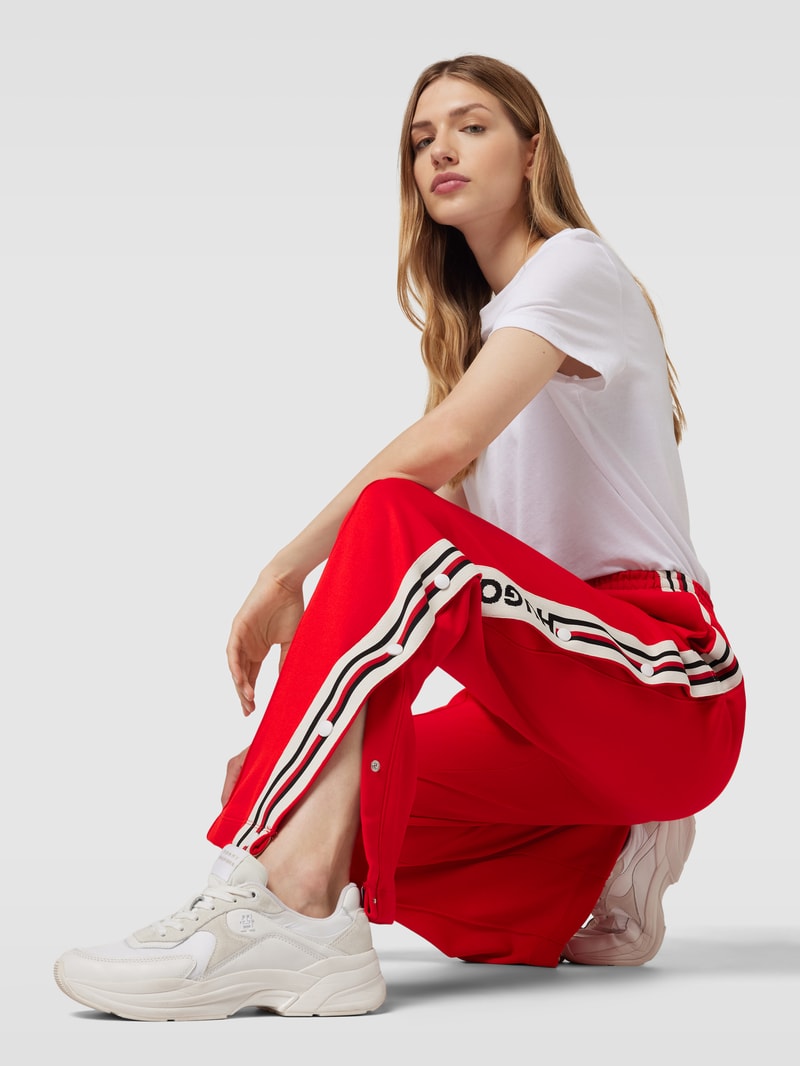 Sweatpants mit seitlichen Druckknöpfen Modell 'LUISE' in rot