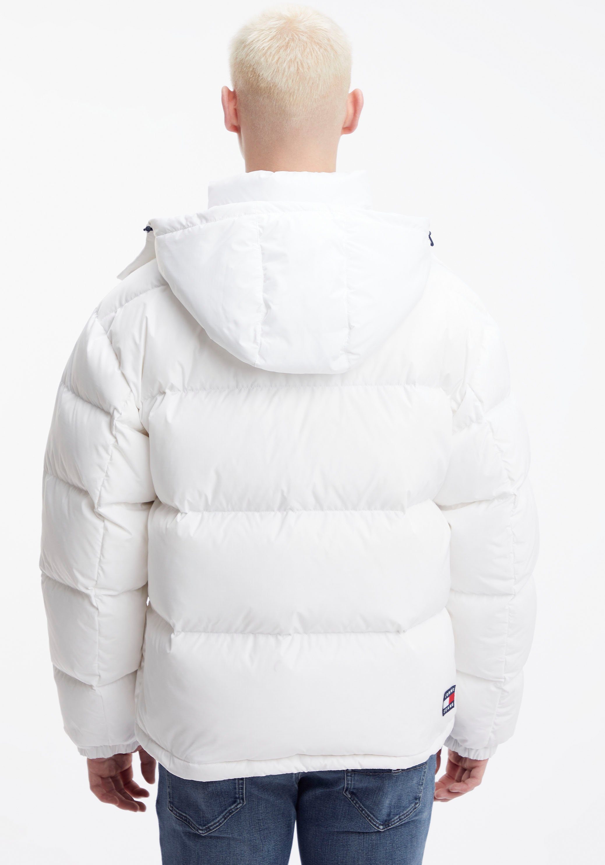 Tommy Jeans Steppjacke TJM ALASKA PUFFER mit Markenlabel