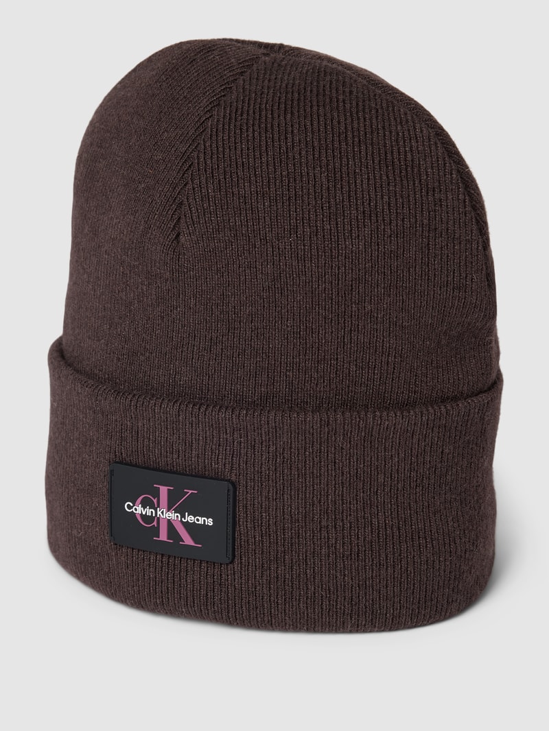 Beanie mit Label-Patch in dunkelbraun