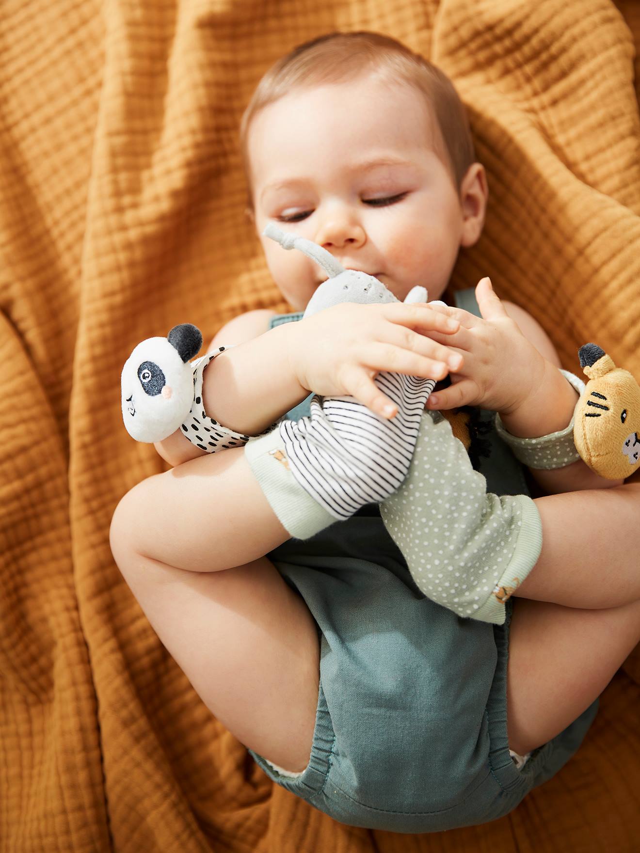 Doudou en gaze de coton + hochet en bois PETIT DINO multicolore