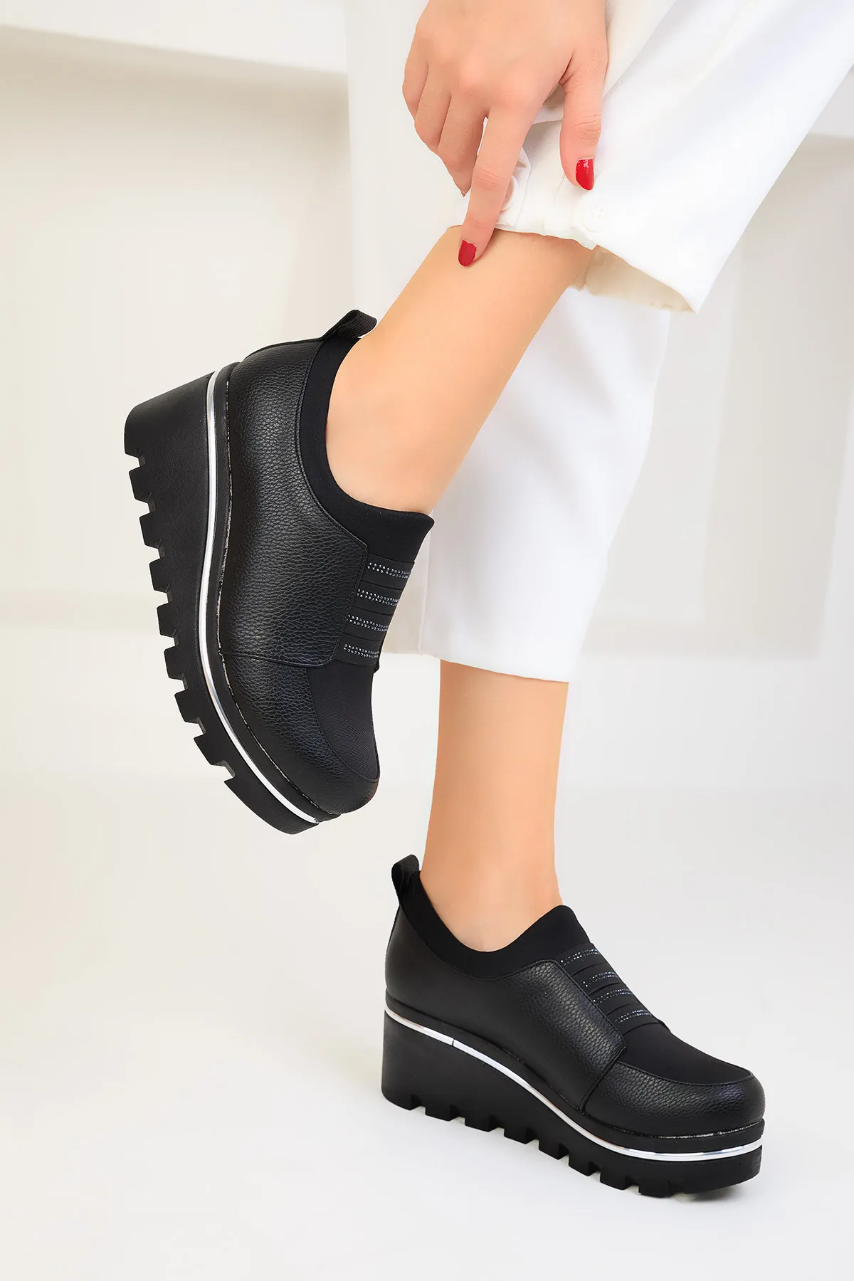 SOHO  Schwarze Freizeitschuhe für Damen 18616