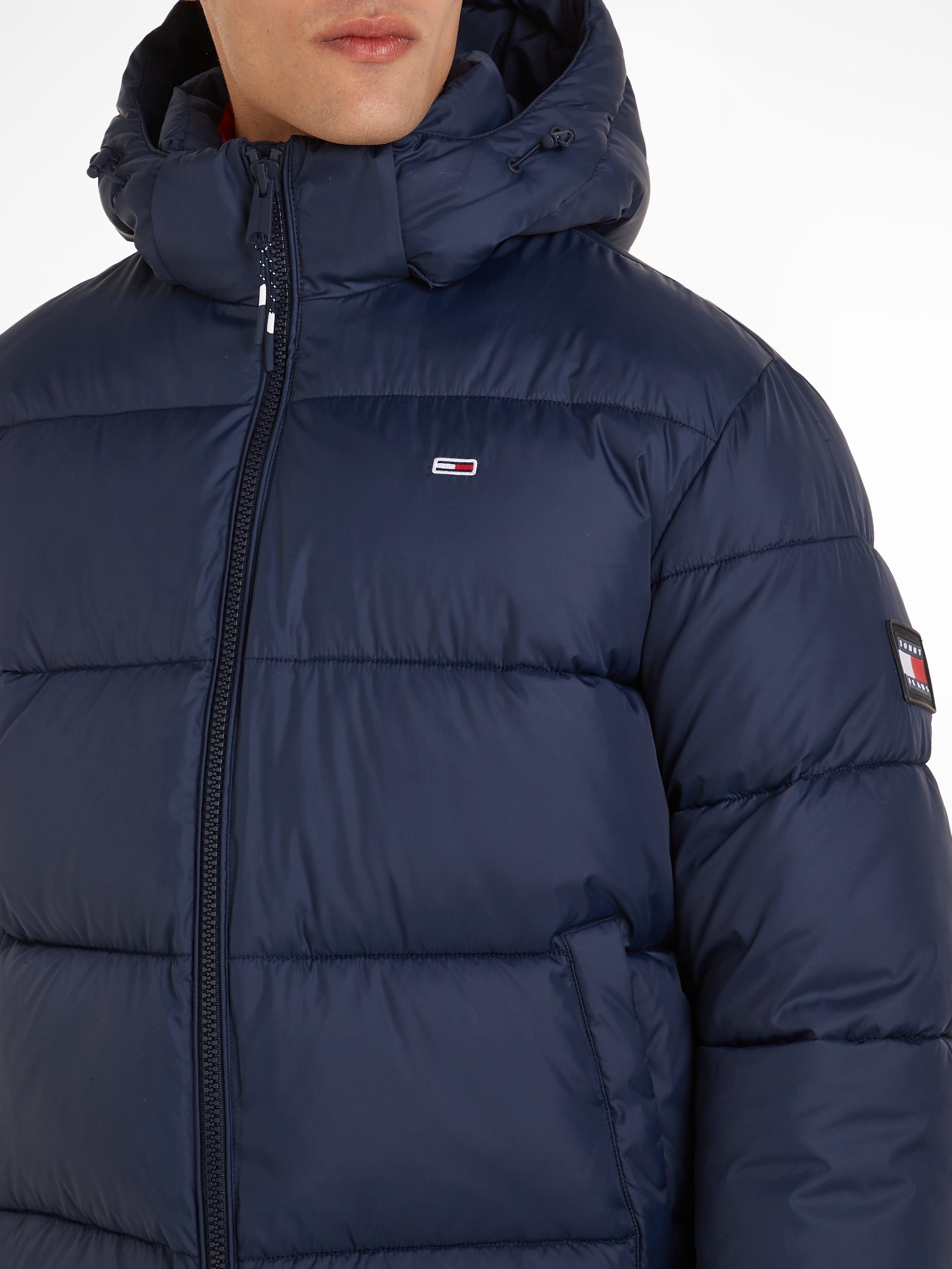Tommy Jeans Steppjacke TJM ESSENTIAL PUFFER JACKET mit Logoschriftzug in der Kapuze