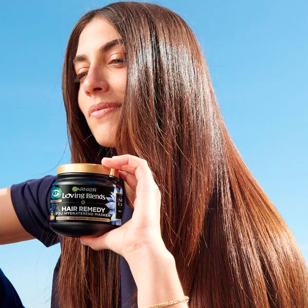 Garnier Loving Blends magnetna maska za lase z ogljem 340 ml
