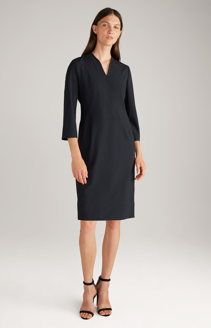 Etuikleid in Navy