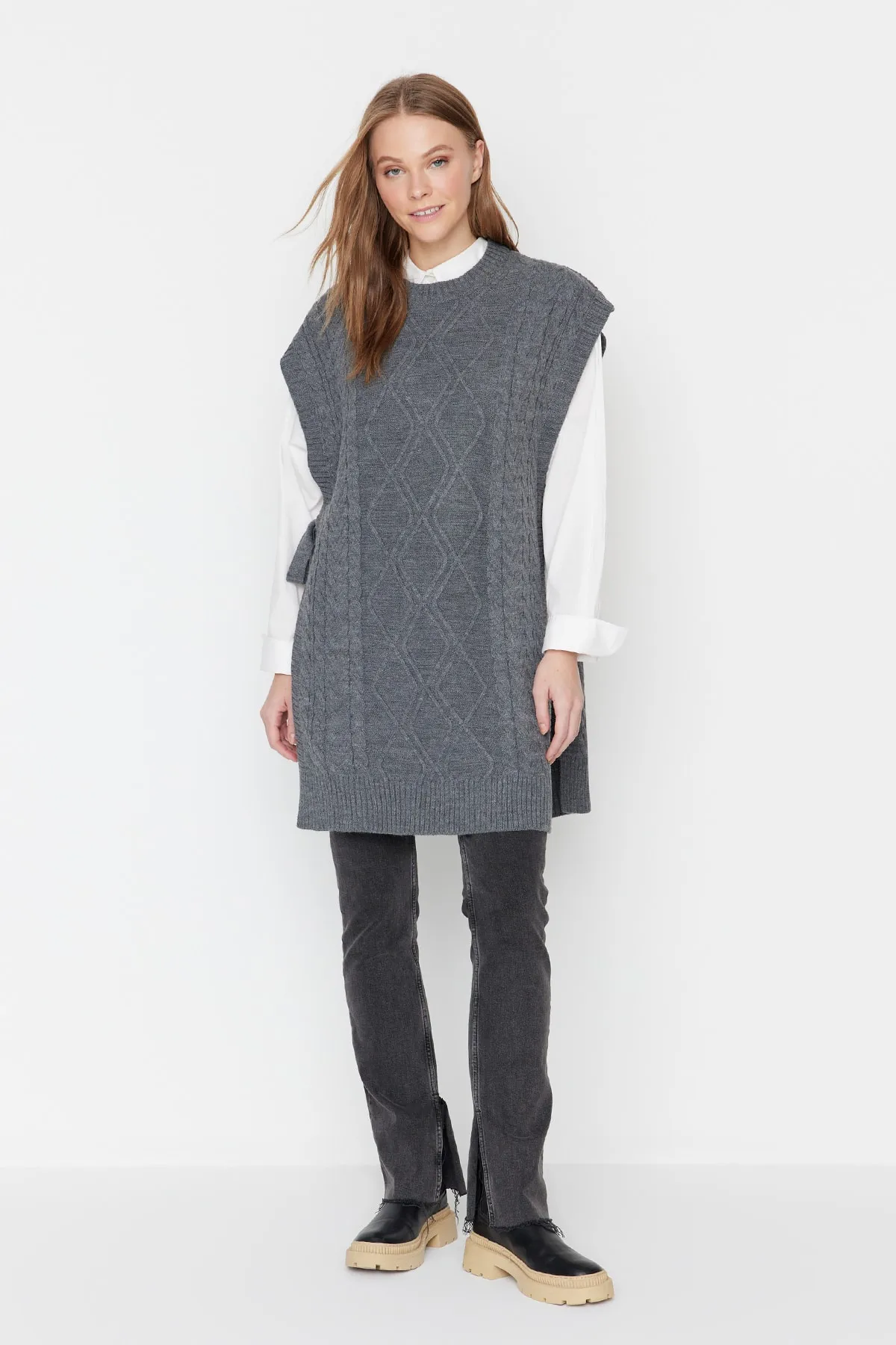 Trendyol Modest  Anthrazitfarbener geflochtener Strickpullover mit Schnürung an der Taille TCTAW22UV0018