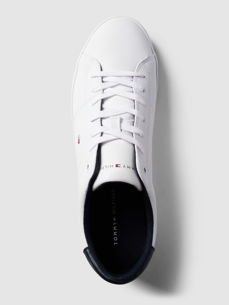 Sneaker mit Label-Details in weiß