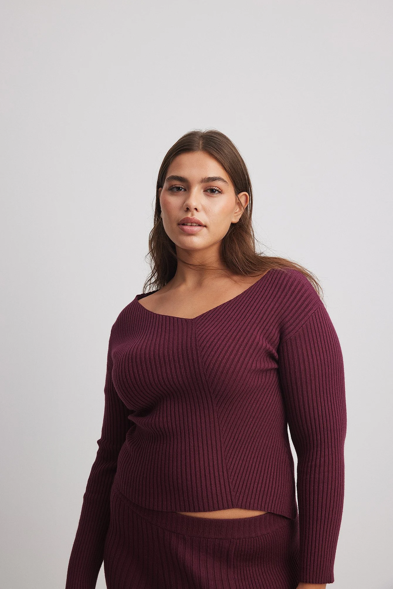 Asymmetrischer Pullover aus Rippstrick