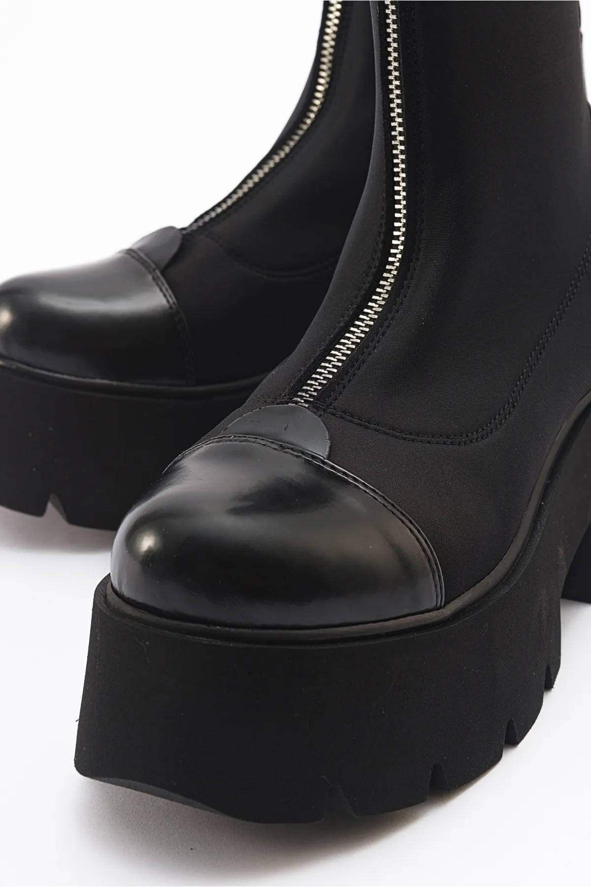 LuviShoes  BRAY Damen-Stiefel aus schwarzem Lackleder mit dicker Sohle aus Scuba