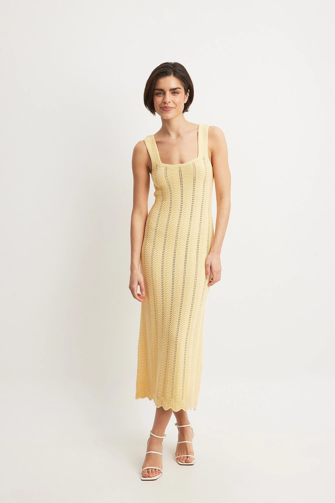 Fließendes Strick-Midikleid