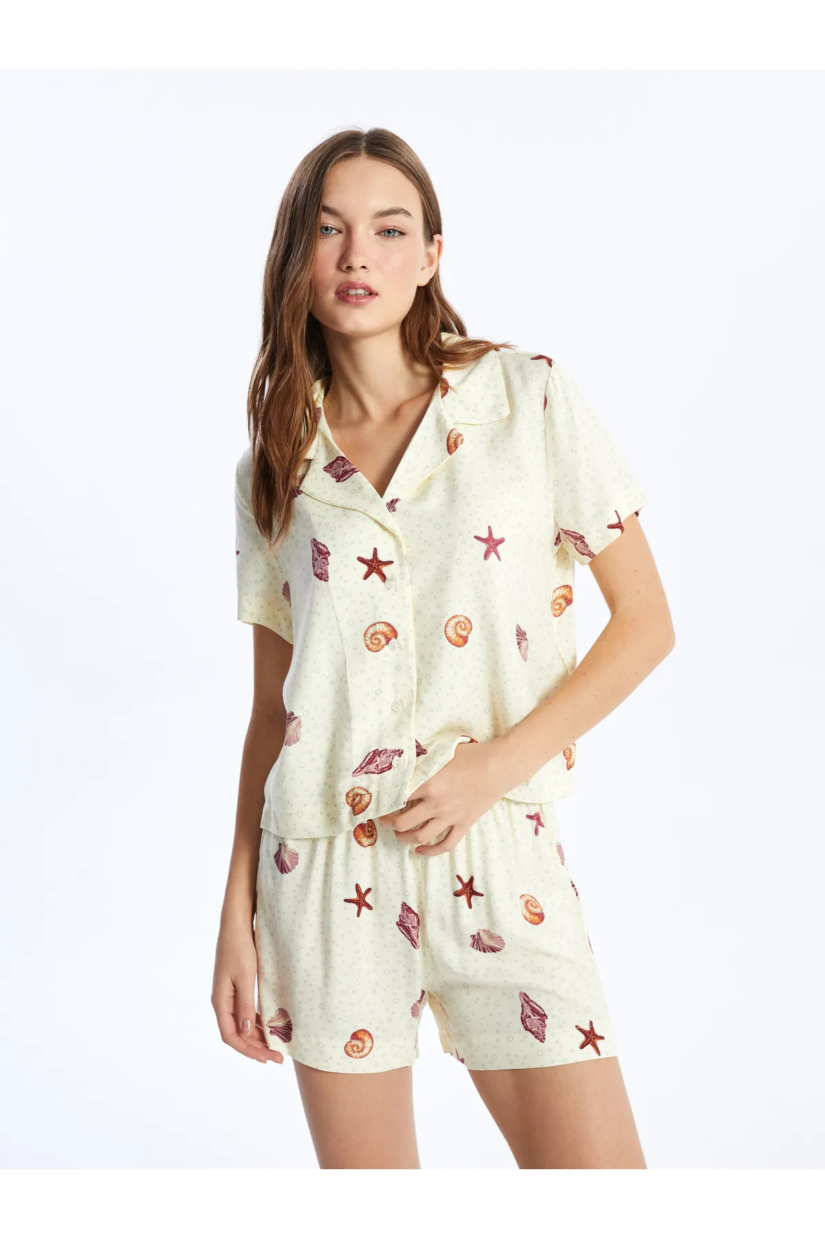 LC Waikiki  Kurzarm-Damenpyjama-Set mit Hemdkragen und Shorts
