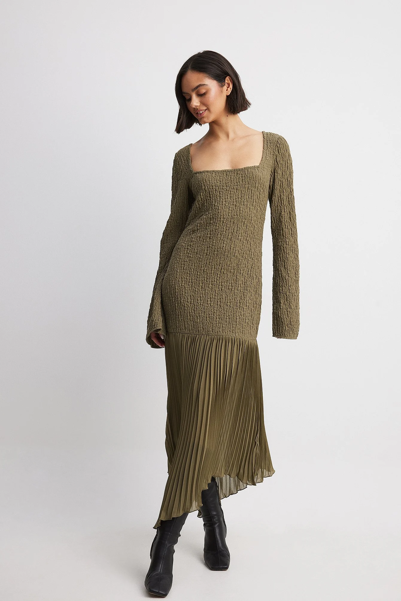 Plissiertes Midikleid aus Stoffmischung