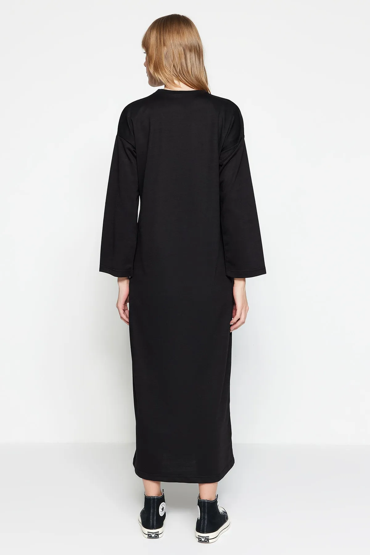 Trendyol Modest  Schwarzes Oversize-Strickkleid TCTSS23EB00125