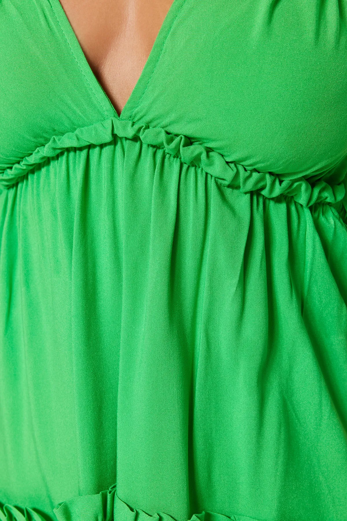 Trendyol Collection  Grünes Mini-Strandkleid mit gewebten Rüschen TBESS23EL00071