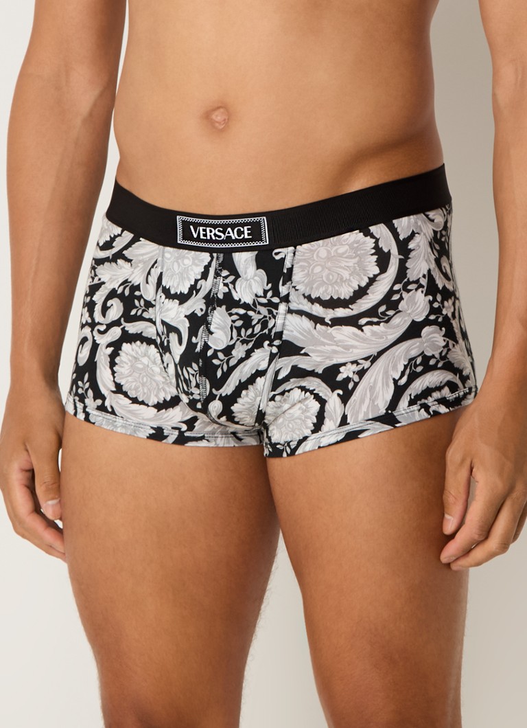 Pantaloni boxer Versace cu talie elastică, logo și imprimeu.