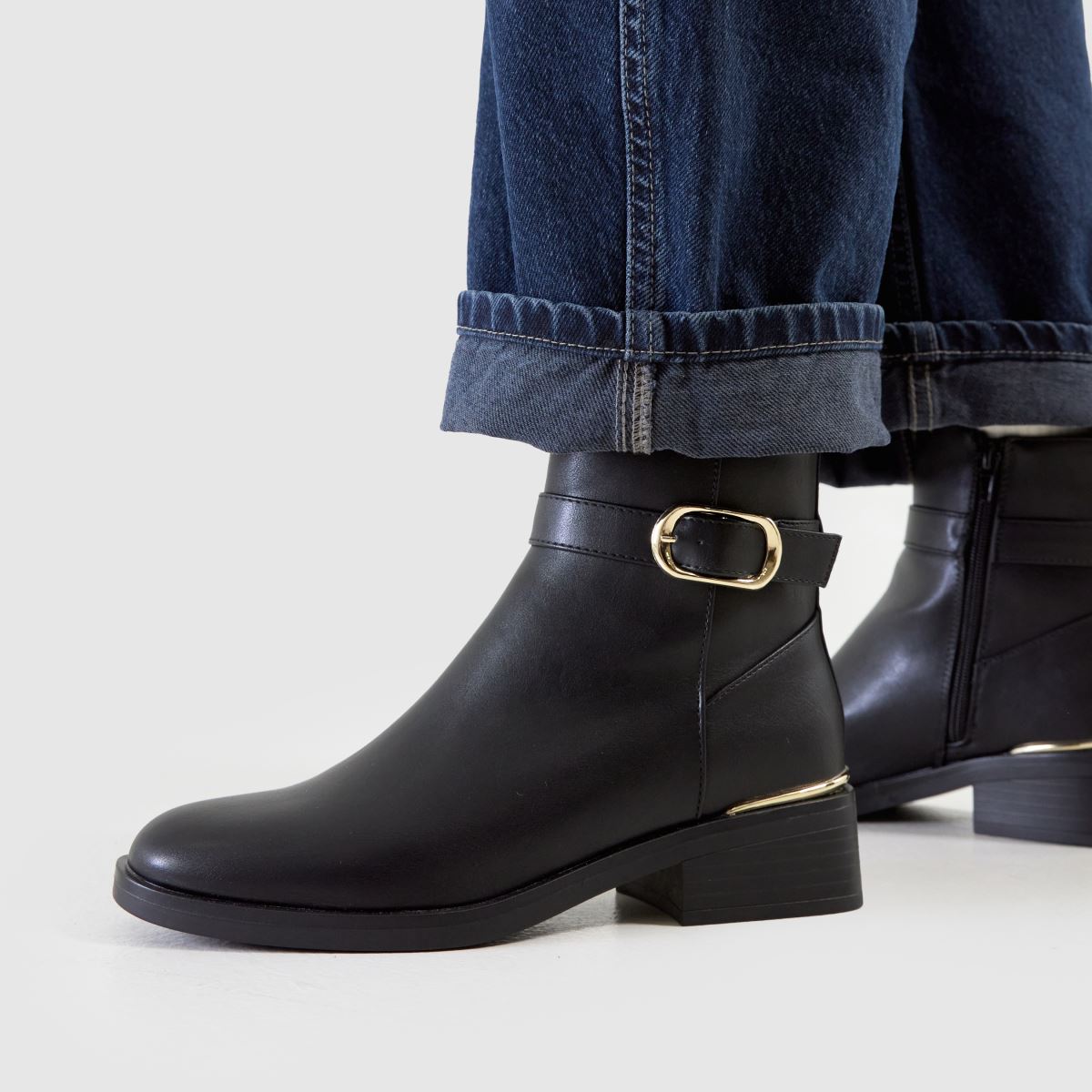 Schuh – Ciara – Svarta stövlar med spänne
