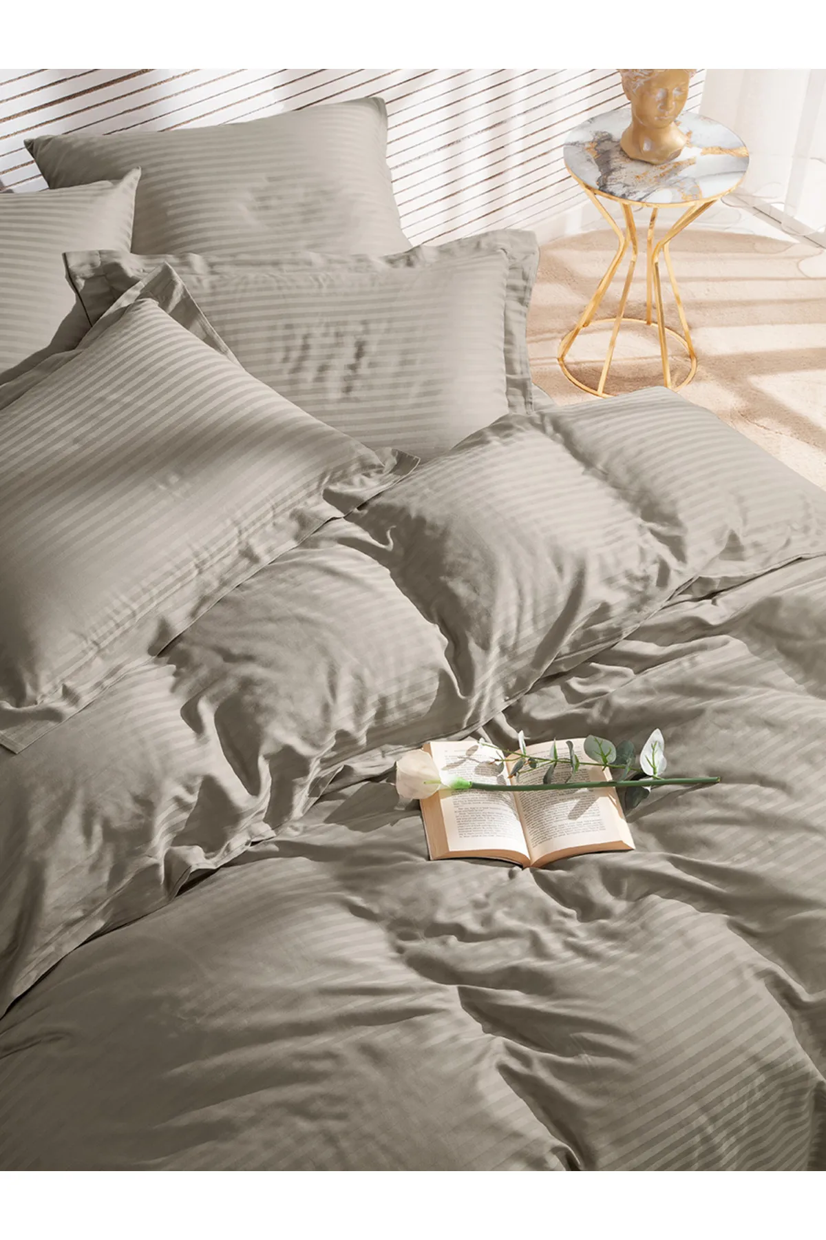 Karna Home  Gestreiftes Bettwäsche-Set aus doppeltem Baumwollsatin in Beige