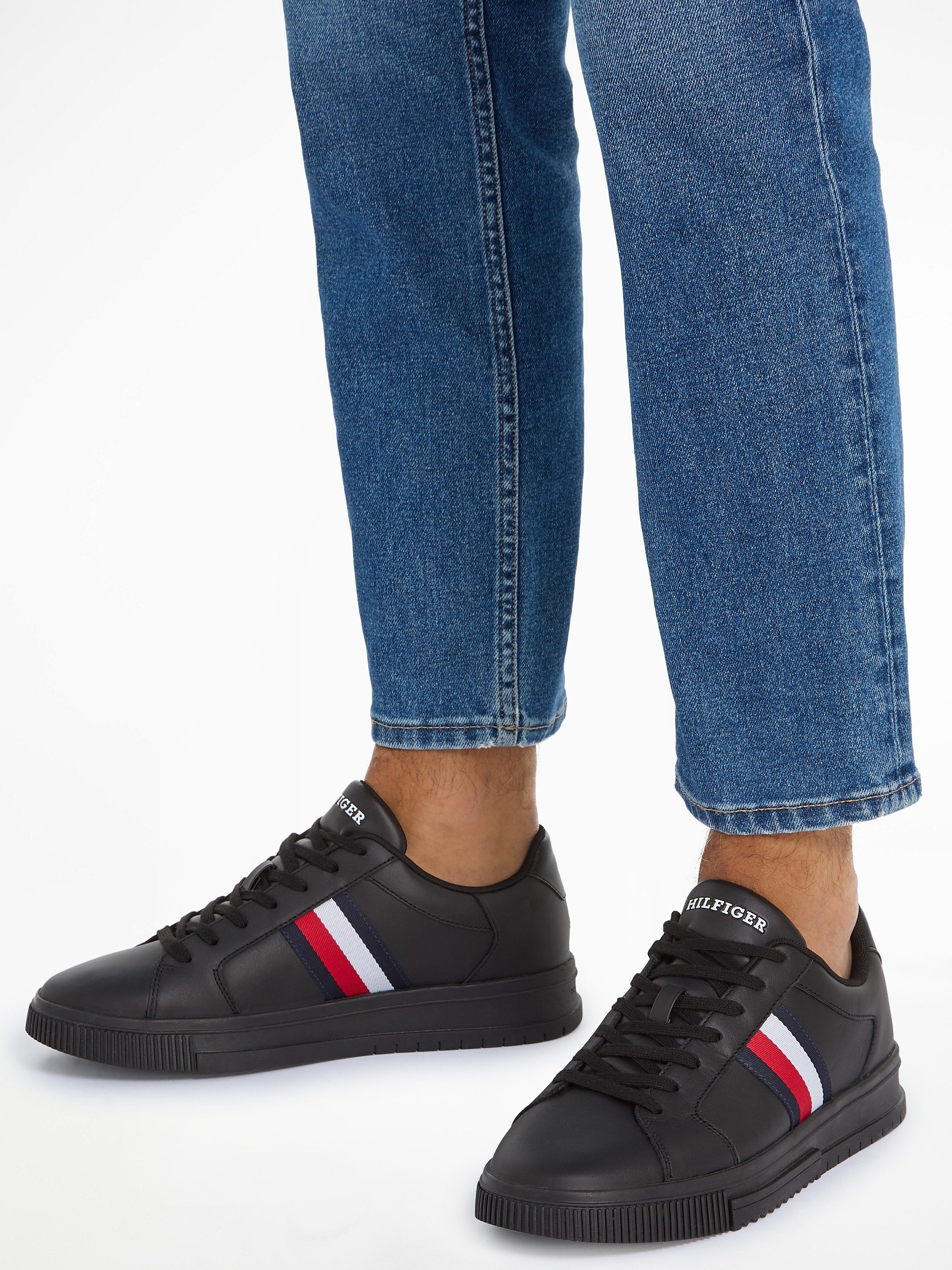Tommy Hilfiger SUPERCUP LTH STRIPES ESS Sneaker mit seitlichen Streifen in Tommy Farben