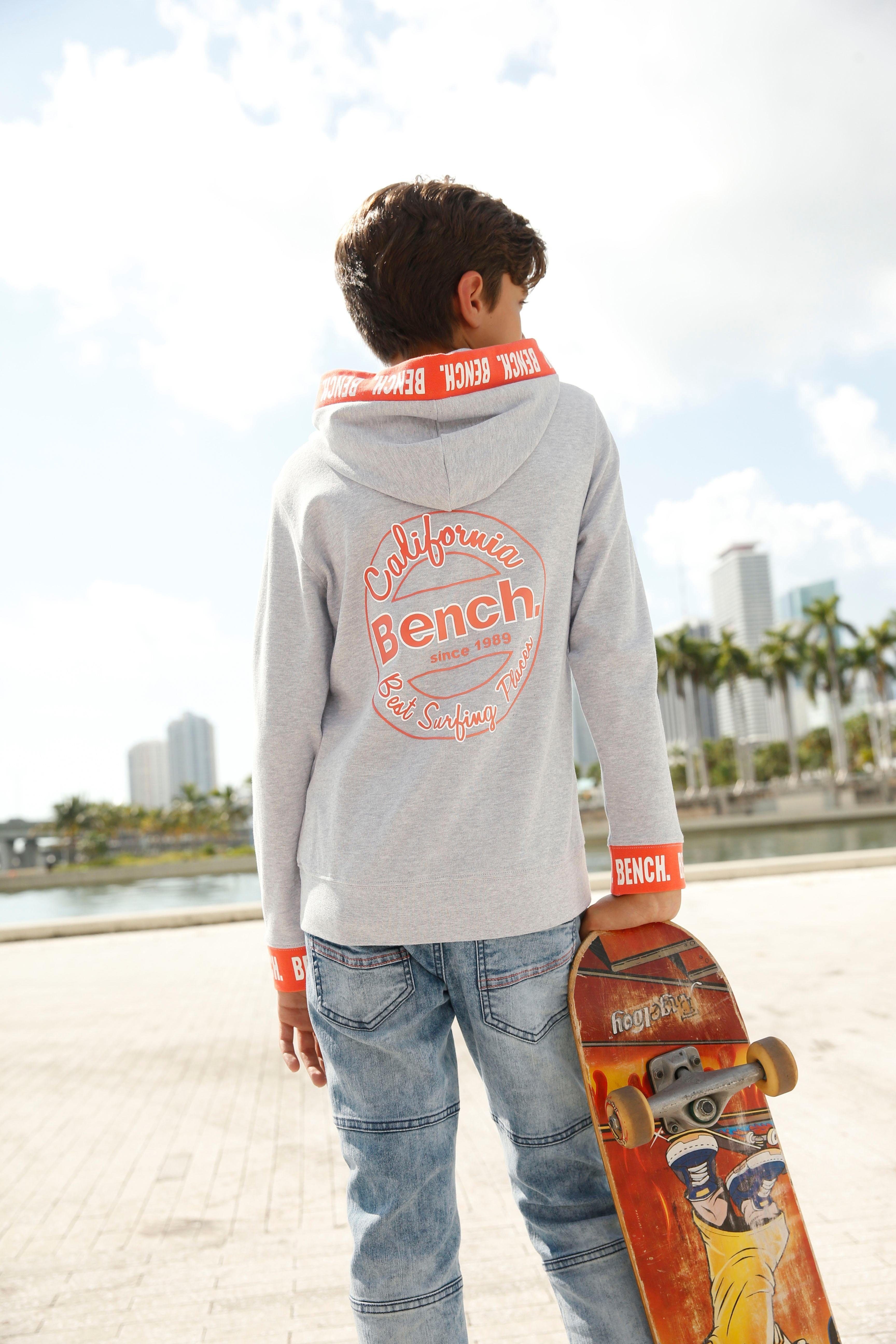Bench. Sweatshirt mit Logo-Strickbündchen