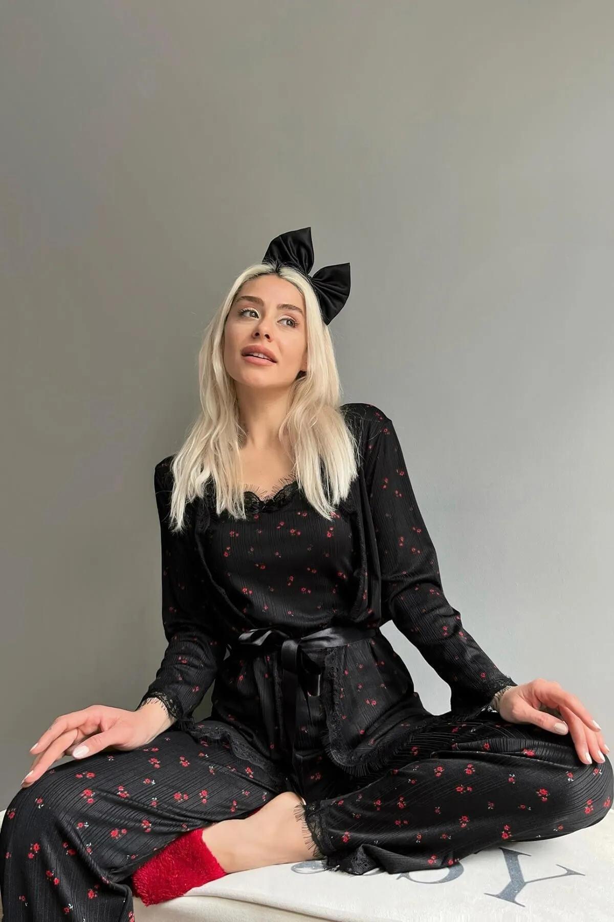 Pijamaevi  Minimal floral gemustertes Pegasus-Pyjama-Set mit Morgenmantel
