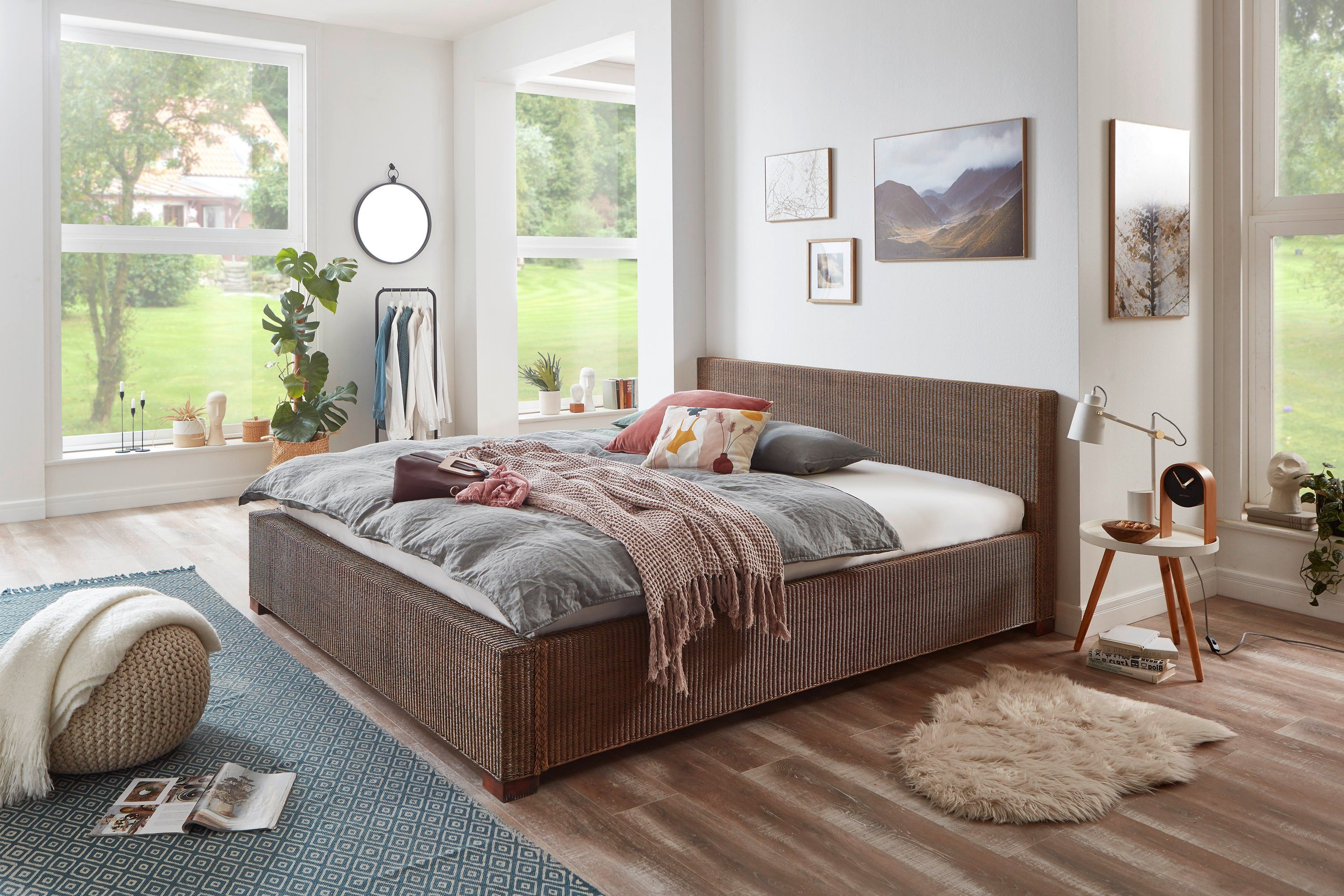 Junado® Massivholzbett Tunis, Korbbett aus Loom, aus Handarbeit und pflegeleicht
