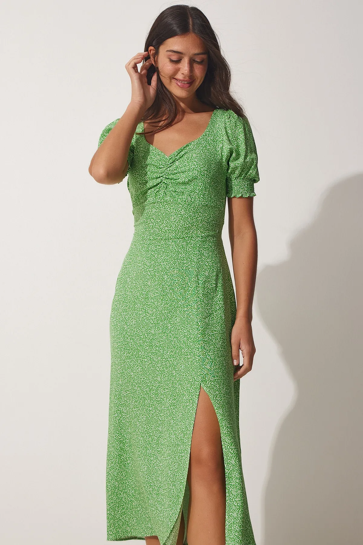 Happiness İstanbul  Damen-Sommerkleid aus Viskose mit gerafftem herzförmigem Kragen in Grün CI00084