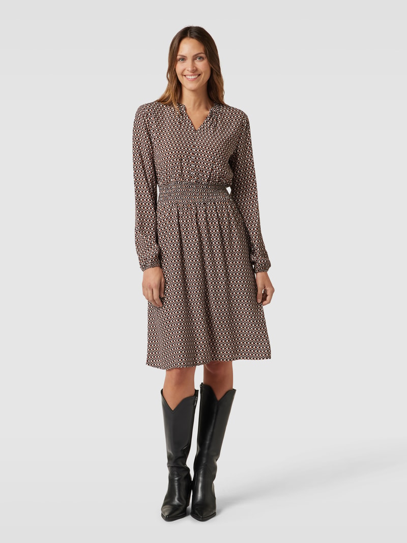 Knielanges Kleid mit Allover-Muster in schwarz